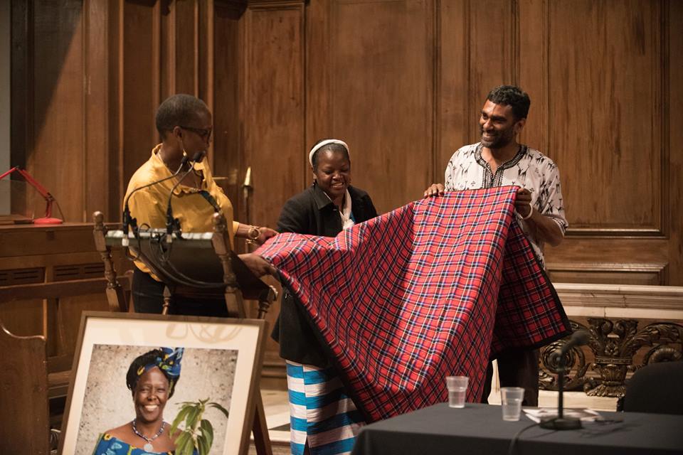 Wanjira Mathai, GBM Chair and Aisha Karanja Executive Director present a gift to Kumi Naidoo, Greenpeace International Executive Director